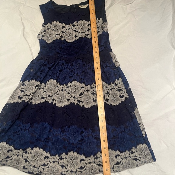 Blue lacy mini dress - Picture 6 of 8